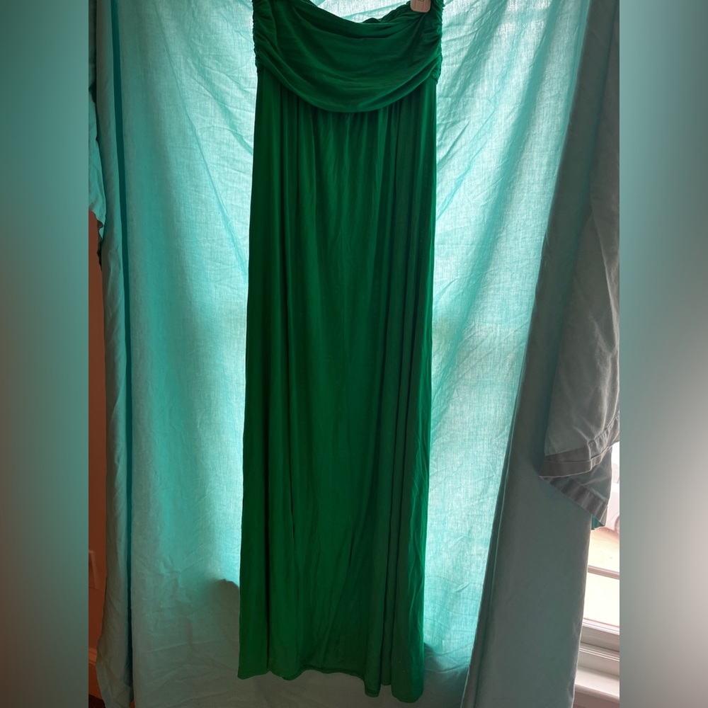Green strapless dress